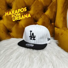 Gorra LA plana blanca base negra con rayas negras