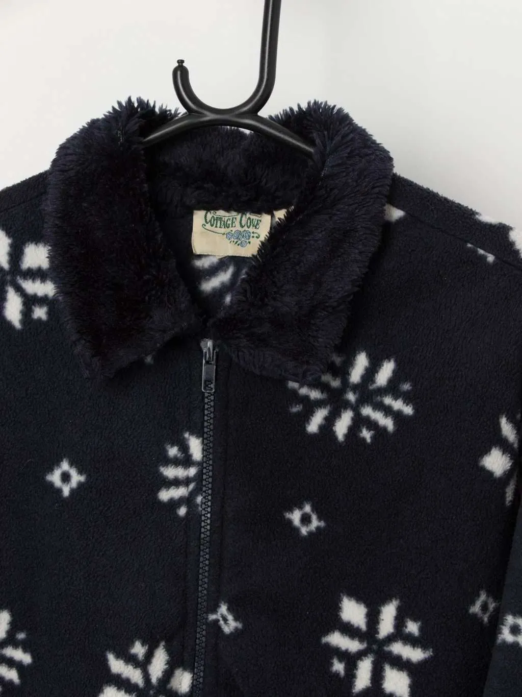 Women’s vintage snowflake patterned fleece with faux fur collar – Medium / Large